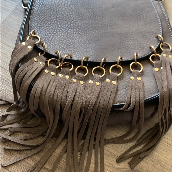 A tan satchel - Picture 2 of 4